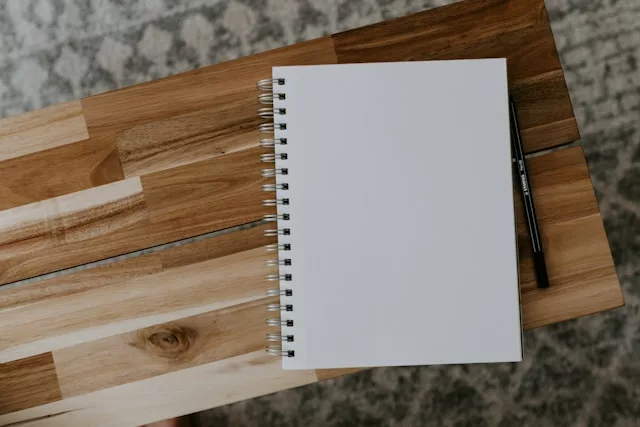 Carnet avec stylo pour écrire ses pensées